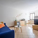Getaway - Central, Nearby - Parking & Private Garden Apartamento