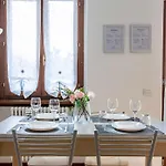 Getaway - Central, Nearby - Parking & Private Garden *