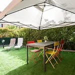Getaway - Central, Nearby - Parking & Private Garden Apartamento