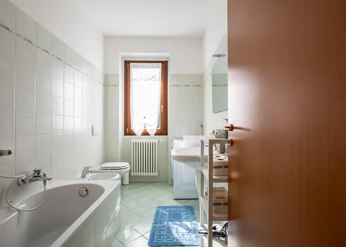 Appartement Getaway - Cozy Garden Near The Mandello del Lario