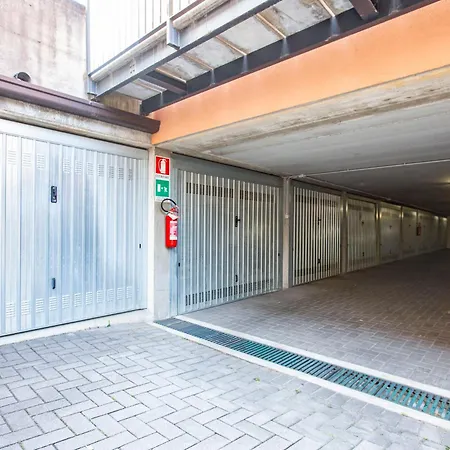 Getaway - Central, Nearby - Parking & Private Garden דירה *