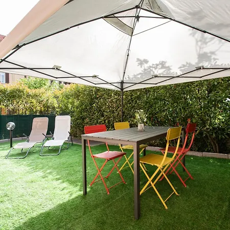 Getaway - Central, Nearby - Parking & Private Garden Appartamento