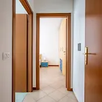 Getaway - Central, Nearby - Parking & Private Garden *