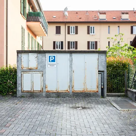 - Lakeside Bliss Mandello del Lario