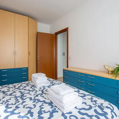 - Lakeside Bliss Mandello del Lario