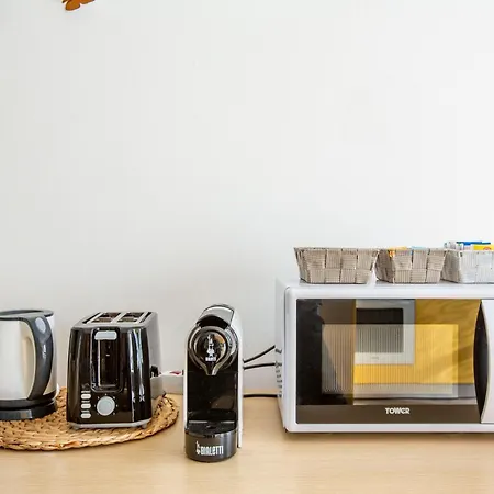 - Lakeside Bliss - Pet Friendly Apartament